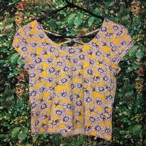 🌼yellow daisy crop top🌼